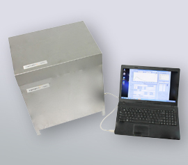 Isothermes Zwei-Kanal Kalorimeter Calmetrix I-Cal 2000 HPC mit angeschlossenem Notebook und laufender Datenaufzeichnung über die CalCommander-Software